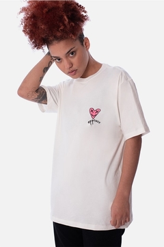 CAMISETA APPROVE REGULAR HEART BASIC OFF WHITE | 3817