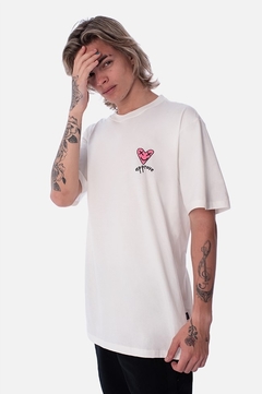 CAMISETA APPROVE REGULAR HEART BASIC OFF WHITE | 3817 na internet