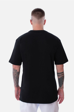 CAMISETA APPROVE REGULAR HEART BASIC PRETA | 3818 - LOJA IZZY