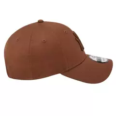 BONÉ NEW ERA LEAGUE ESSENTIAL 9FORTY NEW YORK YANKEES MARROM | 60691396C013 - loja online