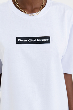CAMISETA BAW TAG LOGO BRANCO | 73170014 - LOJA IZZY