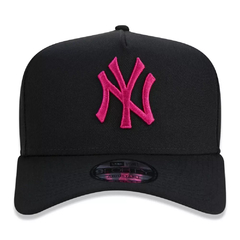 BONE NEW ERA 940 NEW YORK YANKESS (PRETO/ROXO) | MBI21BON141 - comprar online
