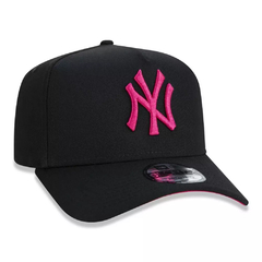 BONE NEW ERA 940 NEW YORK YANKESS (PRETO/ROXO) | MBI21BON141 na internet
