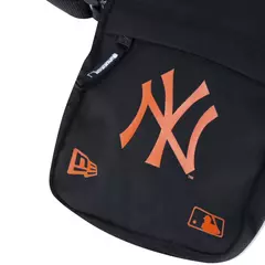 SHOULDER BAG NEW ERA SIDE NEW YORK YANKEES PRETO/LARANJA | MBP22BAG002 - comprar online