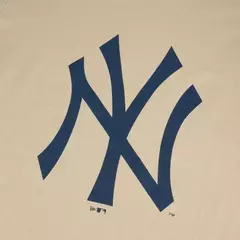 CAMISETA NEW ERA BASICO ESSENTIALS NEW YORK YANKEES KAKI | MBI22TSH080/MBPERTSH012 - comprar online