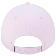 BONE NEW ERA 940 SNAPBACK PINK ON WHITE NEW YORK YANKEES ROSA | MBV23BON095 - LOJA IZZY