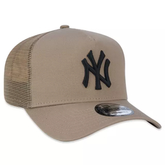 BONE NEW ERA TRUCKER 940 NEW YORK YANKEES KAKI | MBV23BON137 na internet