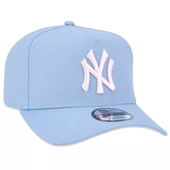 BONE NEW ERA 940 NEW YORK YANKEES SKY AZUL | MBV23BON146 na internet