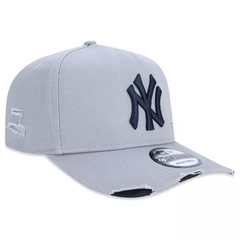 BONE NEW ERA 940 DESTROYED NY CINZA | MBV24BON104 na internet