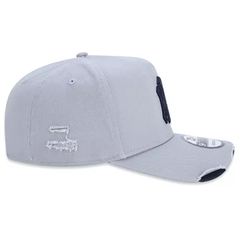BONE NEW ERA 940 DESTROYED NY CINZA | MBV24BON104 - loja online