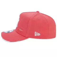 BONE NEW ERA 940 DESTROYED NY VERMELHO | MBV24BON108 - loja online