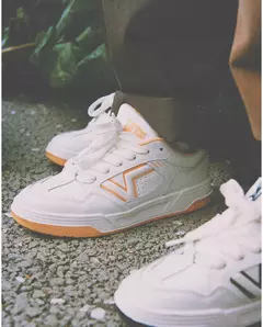 TÊNIS VANS UA UPLAND LEATHER WHITE/ORANGE | VN000D1HZ34 - loja online