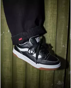 TÊNIS VANS UA HYLANE BLACK/WHITE/GUM | VN000D269X1 - loja online