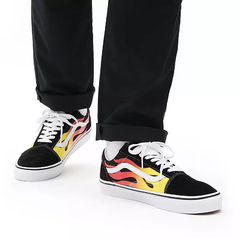TENIS VANS UA OLD SKOOL (FLAME)BLACK/BLACK/TRUE WHITE | VN0A38G1PHN