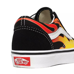 TENIS VANS UY OLD SKOOL (FLAME) BLACK/TRUE WHITE | VN0A5AOAXEY - loja online