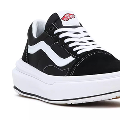 TENIS VANS OLD SKOOL OVERT CC BLACK/WHITE | VN0A7Q5EBA2 na internet
