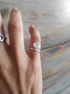 Anillo hilito regulable con inicial de oro - MP Joyas