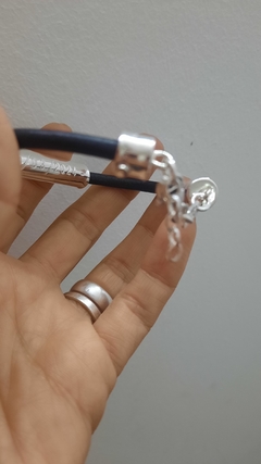 Pulsera de cuero mediano con dona ancha en internet