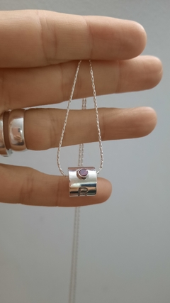 Dona 3 con piedra
