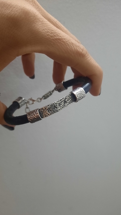 Pulsera de Cuero grueso con chapa golpeada - MP Joyas
