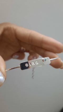 Microesclava con piedra en internet