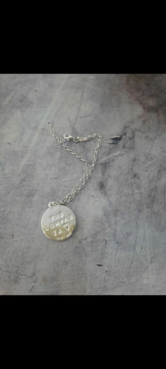 Pulsera inicial relieve en internet