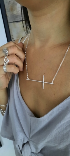 Cadena con cruz grande