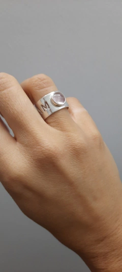 Anillo cinta AMOR con piedra natural