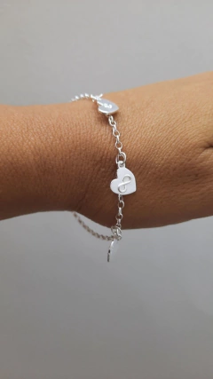 Pulsera Corazones en relieve