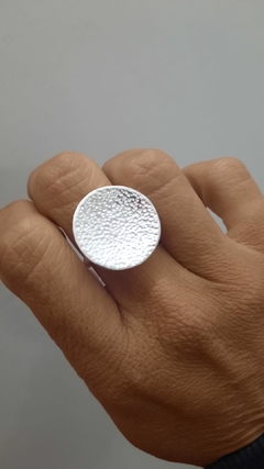 Anillo Cuenco Golpeado en internet