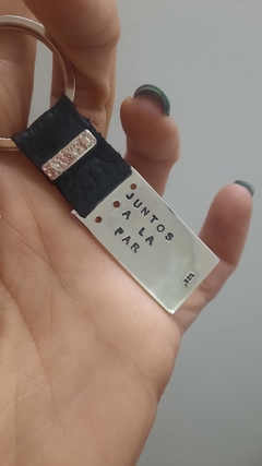 Llavero de plata y cuero con piedras - MP Joyas