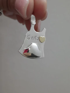 Dije Seño con aplique de oro en internet