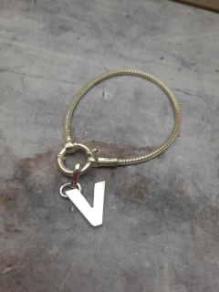 Pulsera Clapton con inicial en internet