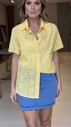 Camisa Laise Juliana na internet