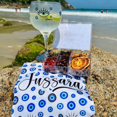 Taça de Gin + Kit Especiarias + Necessarie