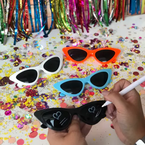 Kit 05 Óculos Gatinho Colorido + Caneta Giz Branca