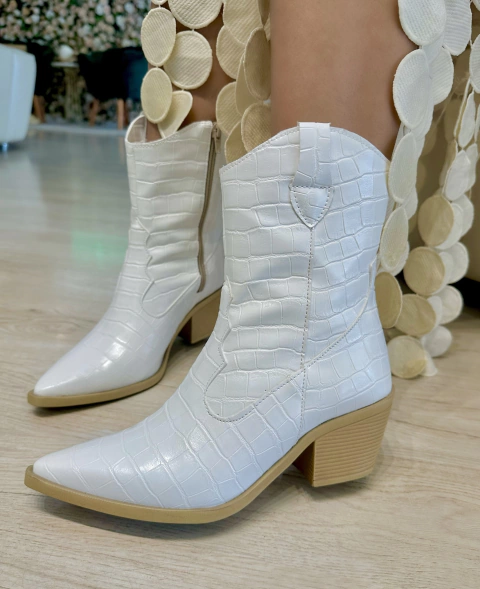 Bota Cano Médio Taxana