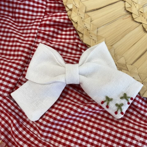 Laço bico de pato em linho - cerejinhas M - comprar online