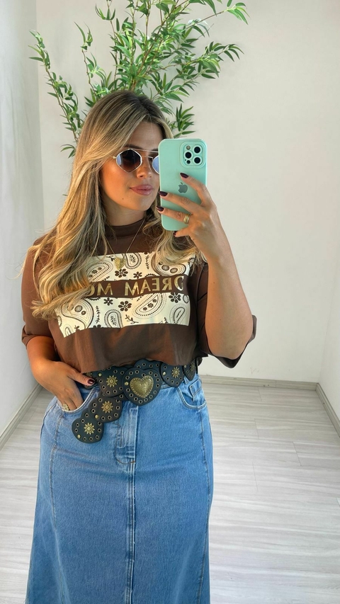T-SHIRT CROPPED DREAM MORE MARROM - comprar online