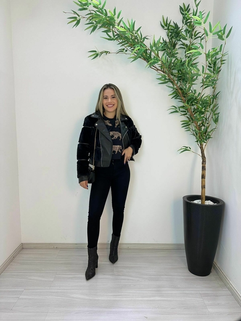 T-SHIRT CROPPED ONÇA PRETO - comprar online