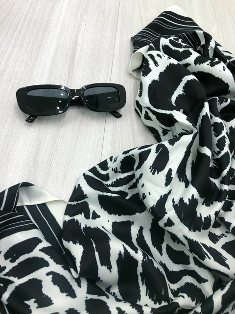 LENÇO PRETO C/BRANCO