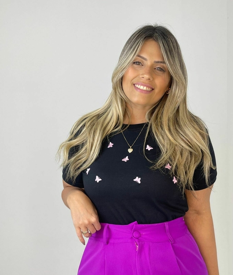 TSHIRT BORBOLETA BORDADA PRETA