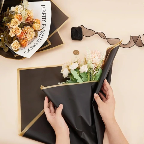 PAPEL COREANO X20 HOJAS NEGRO BORDES DORADO 55X57CM