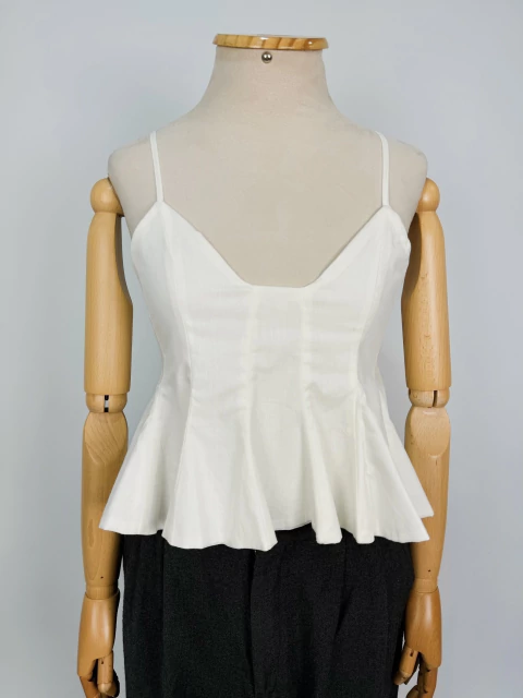 BLUSA BRANCA RODADA - M