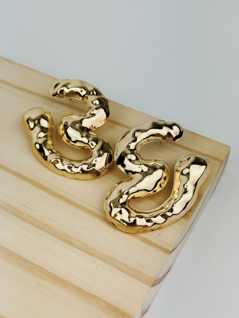 BRINCO MARTELADO DOURADO - comprar online