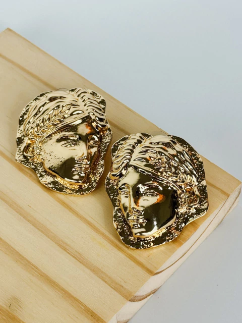 BRINCO ROSTO DOURADO