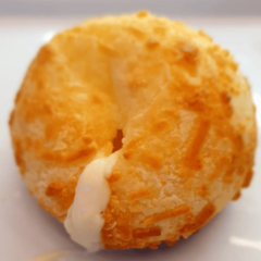Pão de Queijo Lanche Recheado com Requeijão, "100 gramas"