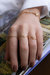 Petit Anel Lux V de Diamantes e Ouro 18K - comprar online