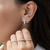 Brinco Argola com Flores Ouro Branco 18K na internet