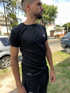 Remera AD SET negra TE en internet